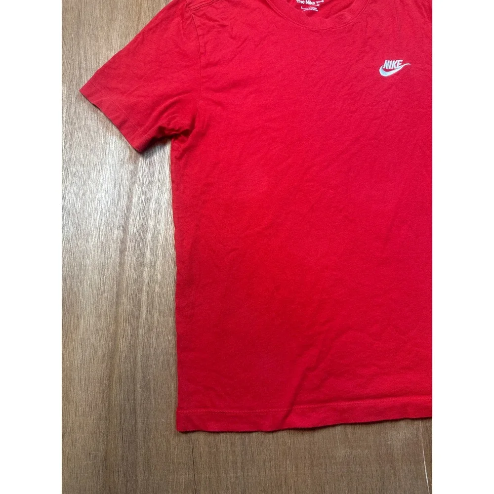 Nike Mens The Nike Tee Red Short Sleeve Futura Logo Cotton T-Shirt Size Small
